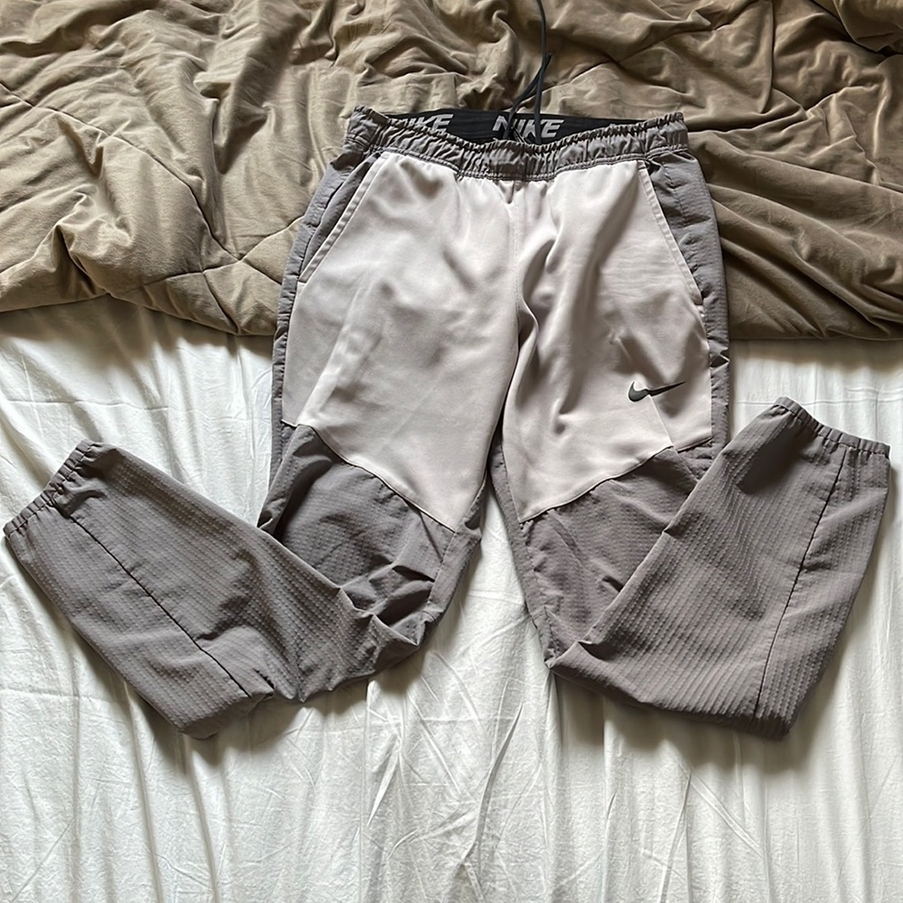 EUC Nike Dri-fit joggers. Size Medium